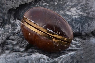 Lot 253 - A Christian Dior alabaster and gilt metal hinged dressing table jewellery box