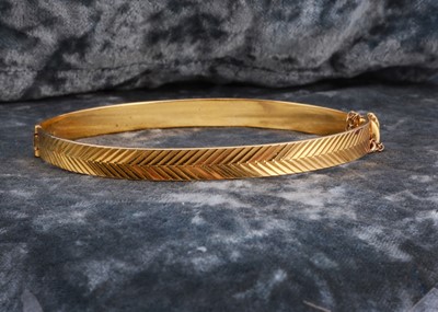 Lot 265 - A 9ct gold bangle