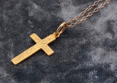 Lot 267 - A fine 9ct gold cross pendant and chain