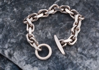 Lot 271 - A heavy Danish silver chain bracelet