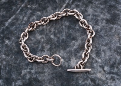 Lot 273 - A silver bar and circle chain bracelet