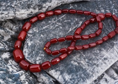 Lot 282 - A 'cherry amber' graduated necklace