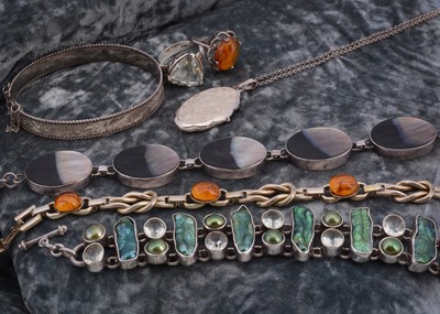 Lot 284 - A collection of silver jewels