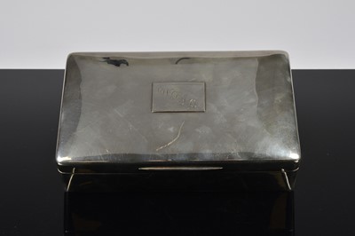 Lot 315 - A large Edwardian silver table cigar box from Goldsmiths & Silversmiths