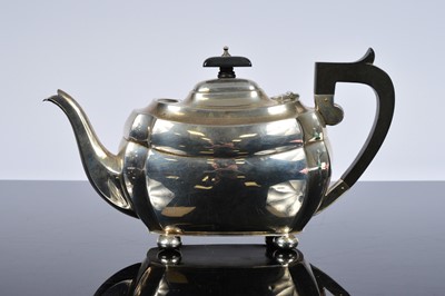 Lot 321 - A George V silver teapot