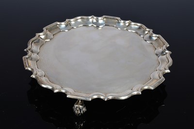 Lot 374 - An Edwardian silver salver Rh & Sons