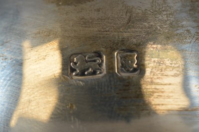 Lot 381 - A George VI silver cocktail shaker by Goldsmiths & Silversmiths