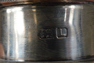 Lot 381 - A George VI silver cocktail shaker by Goldsmiths & Silversmiths