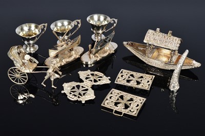 Lot 393 - A collection of collectables