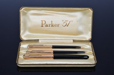 Lot 417 - A vintage cased Parker 51 triple pen set