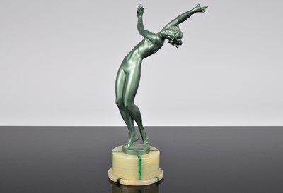 Lot 424 - An Art Deco style figure