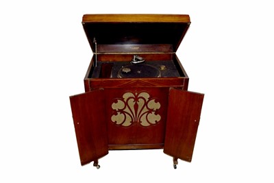 Lot 9 - Cabinet Gramophone