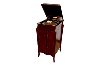 Lot 11 - Cabinet Gramophone