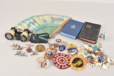 Lot 61 - A collection of various items