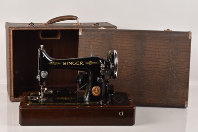 Lot 102 - An Antique Singer Sewing Machine