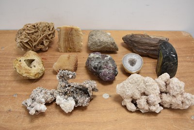 Lot 285 - A collection of Minerals
