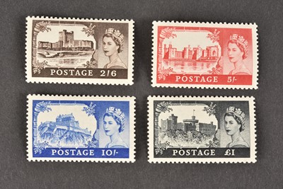 Lot 437 - Elizabeth II Waterlow Castles Set