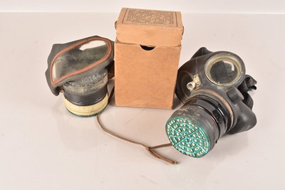 Lot 556 - A WWII Gas Mask