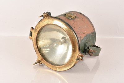 Lot 592 - A vintage Search Light