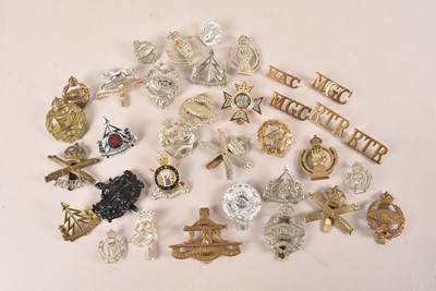 Lot 651 - An assortment of various badges