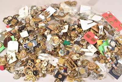 Lot 657 - An extensive collection of British and Overseas Badges and Buttons