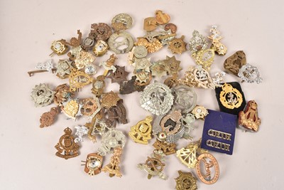 Lot 658 - An assortment of various badges