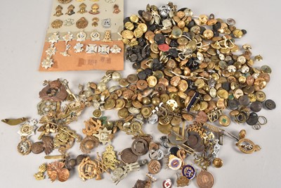 Lot 660 - A good collection of Military Badges and Buttons