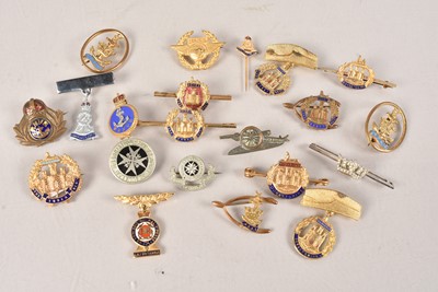 Lot 670 - An assortment of base metal sweetheart brooches