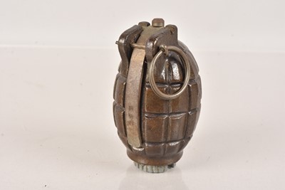 Lot 776 - An inert WWII Mills Grenade