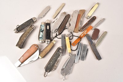 Lot 804 - A Vintage W Saynor Pruning Knife and Collectable Pocket Knives