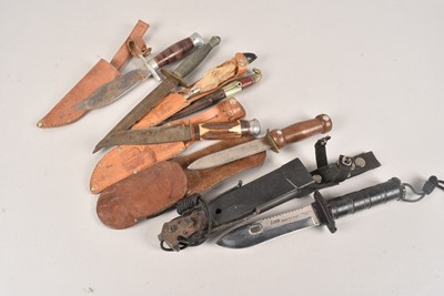 Lot 810 - An assortment of various knives and daggers