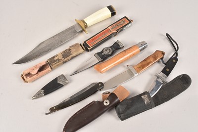 Lot 820 - A selection of various blades