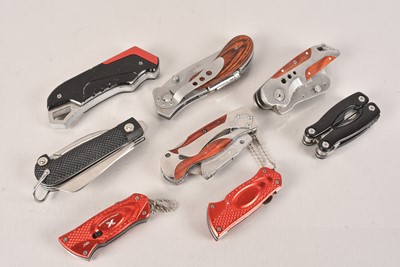 Lot 823 - A collection of Modern Pocket Knives