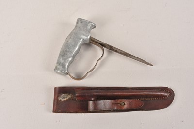 Lot 841 - An original WWI Robbin of Dudley Fighting Knife