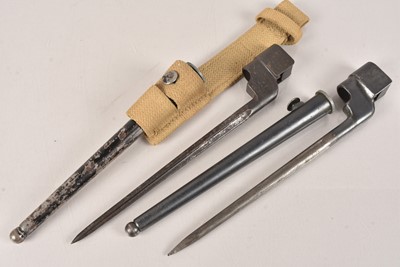 Lot 870 - A No.4 MkI Cruciform bayonet by Singer