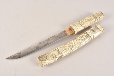 Lot 927 - A Japanese Bone Tanto