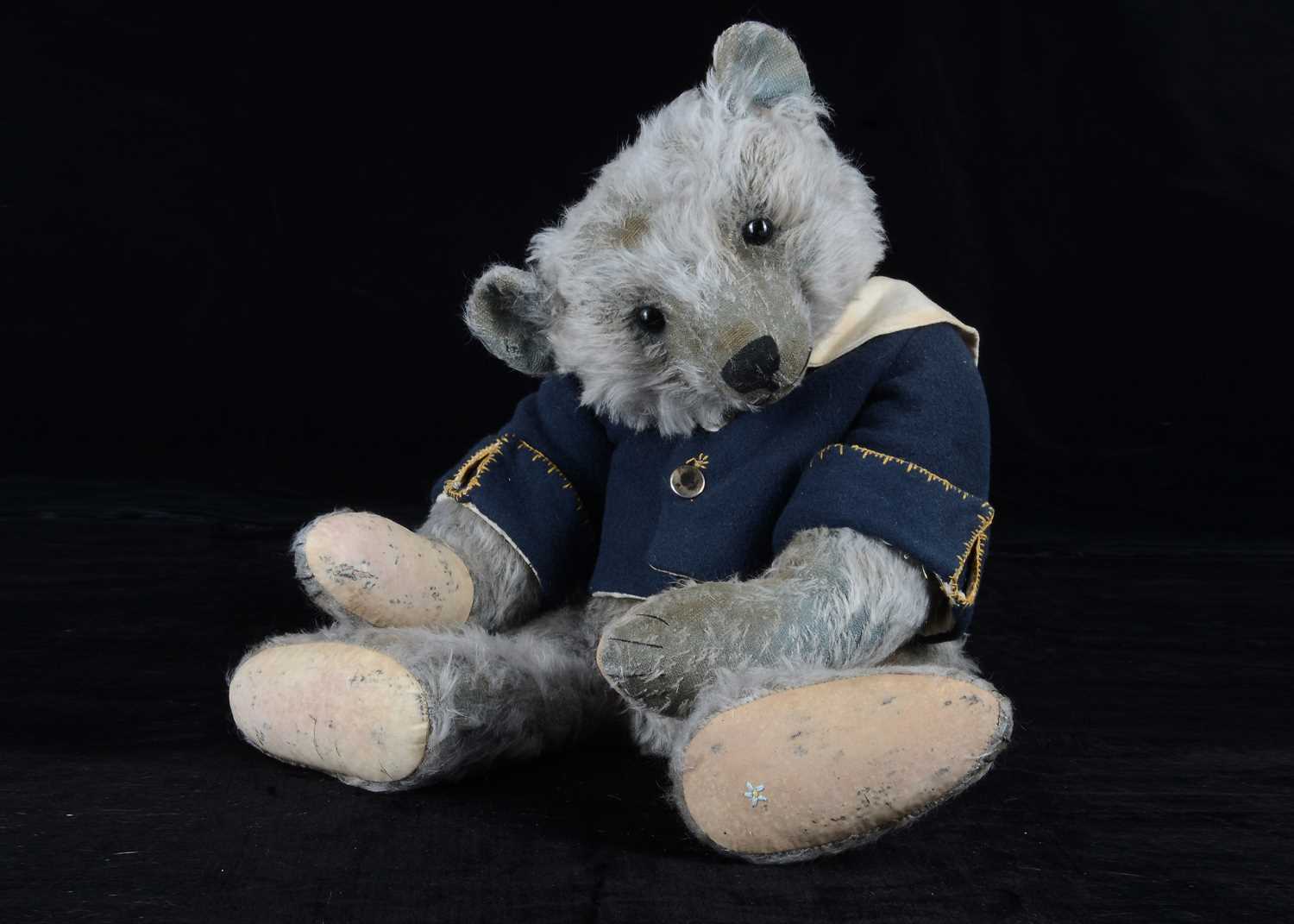 Lot 4 - A larger Forget Me Not Bears ‘Horner Niggs’ artist teddy bear