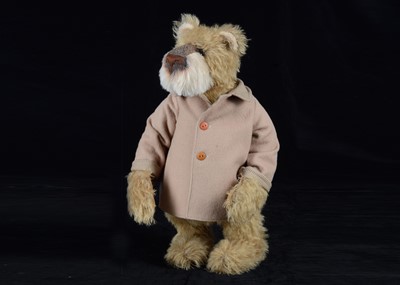 Lot 19 - A Teddystyle ‘Toby’ artist teddy bear