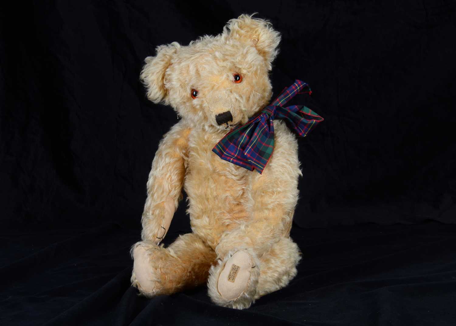 Lot 38 - A 1930s Merrythought teddy bear
