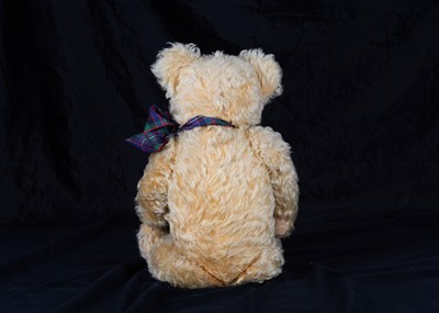 Lot 38 - A 1930s Merrythought teddy bear