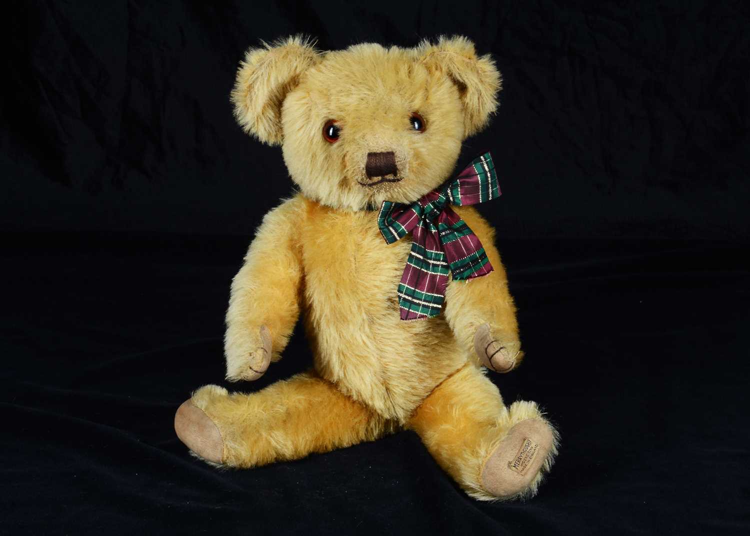 Lot 39 - A 1930s Merrythought teddy bear