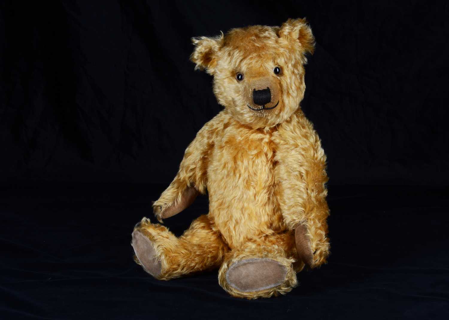 Lot 41 - A fine 1930s Chiltern Hugmee teddy bear