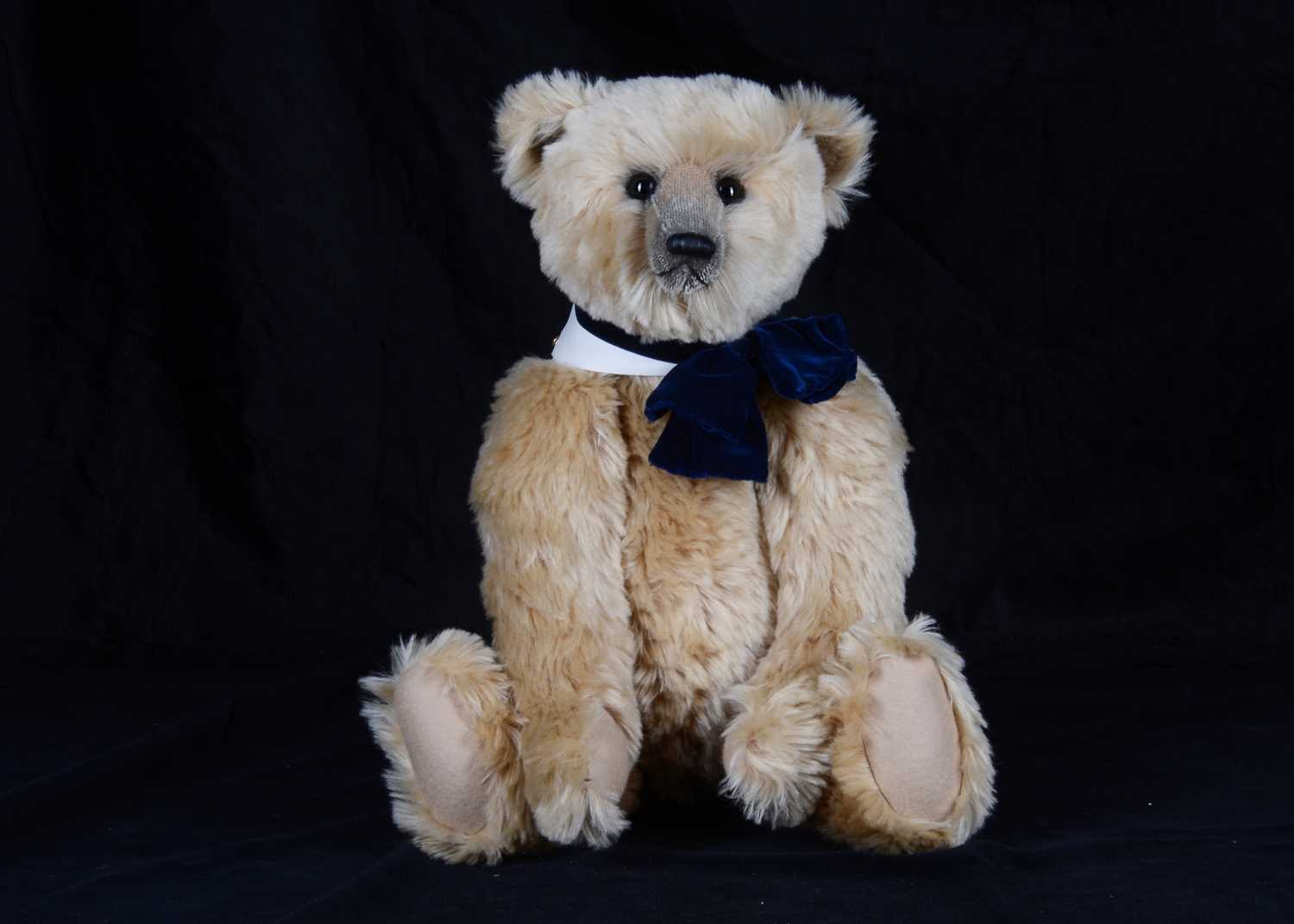 Lot 47 - A Flying Horse Original Designs ‘Jeremy’ artist teddy bear by Carol Ann Zawadzki
