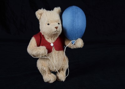 Lot 50 - An R John Wright limited edition Pooh's Blue Ballon teddy bear