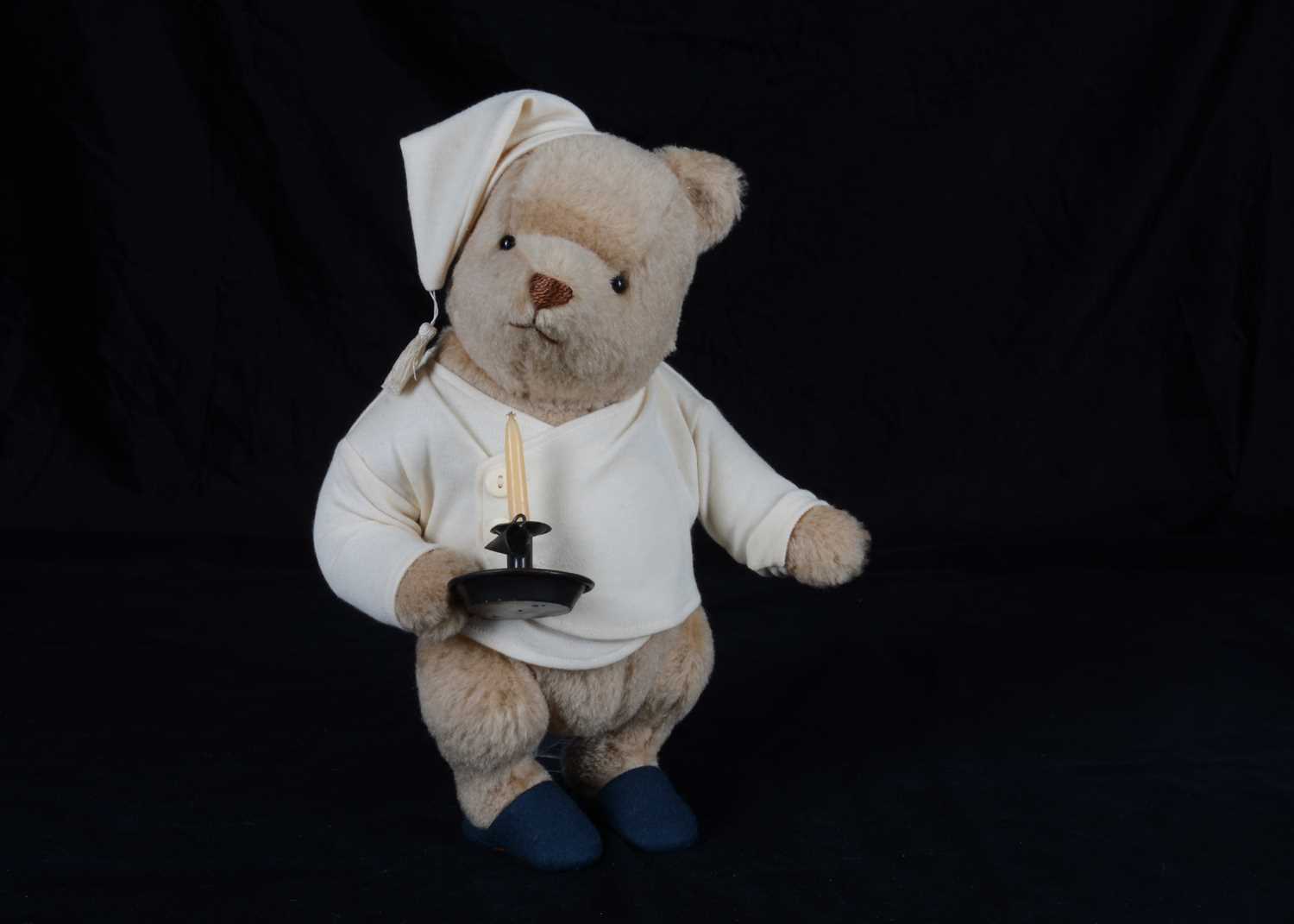 Lot 51 - An R John Wright limited edition Nighttime Winnie-the-Pooh teddy bear