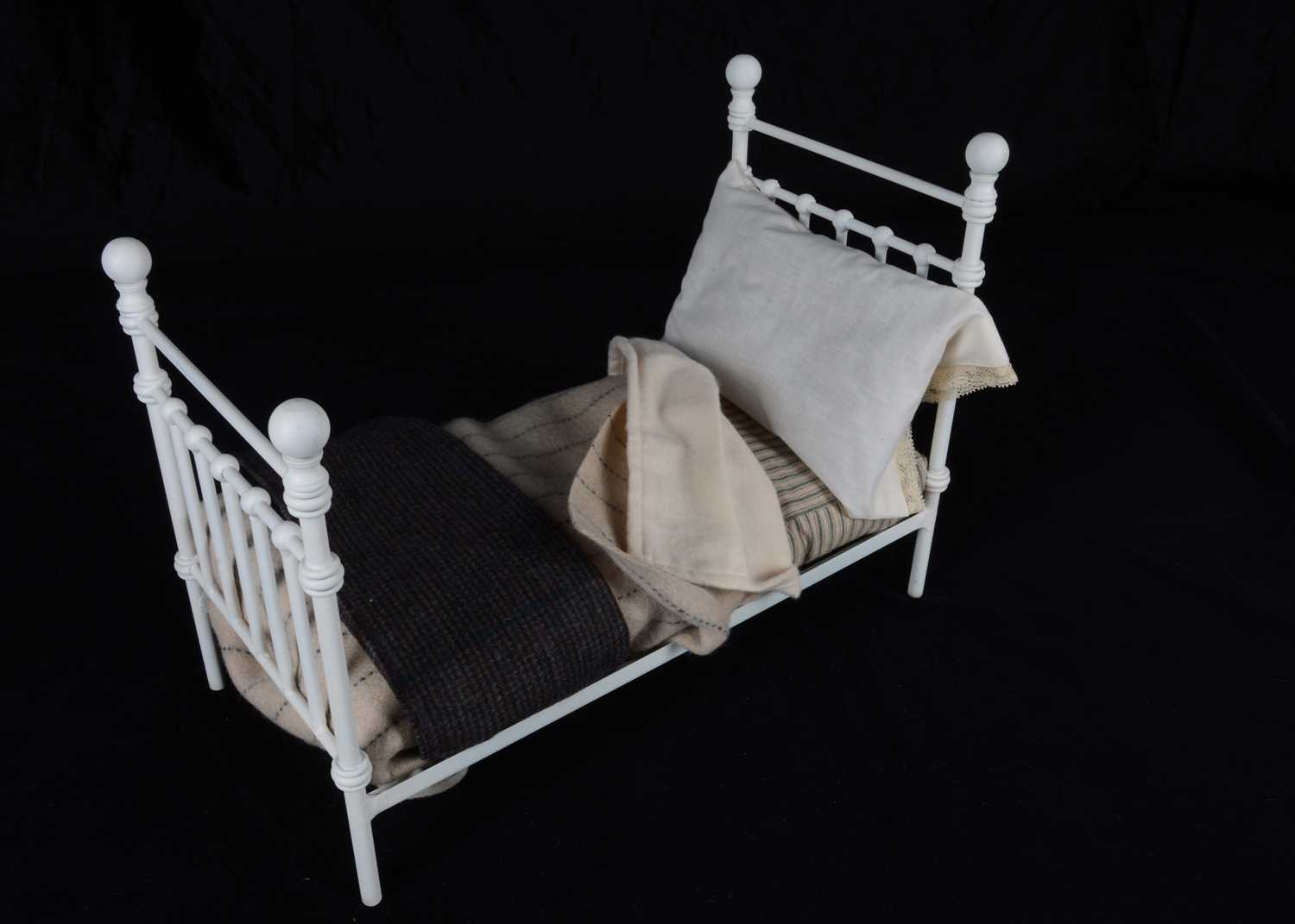 Lot 52 - An R John Wright limited edition Bears Bed