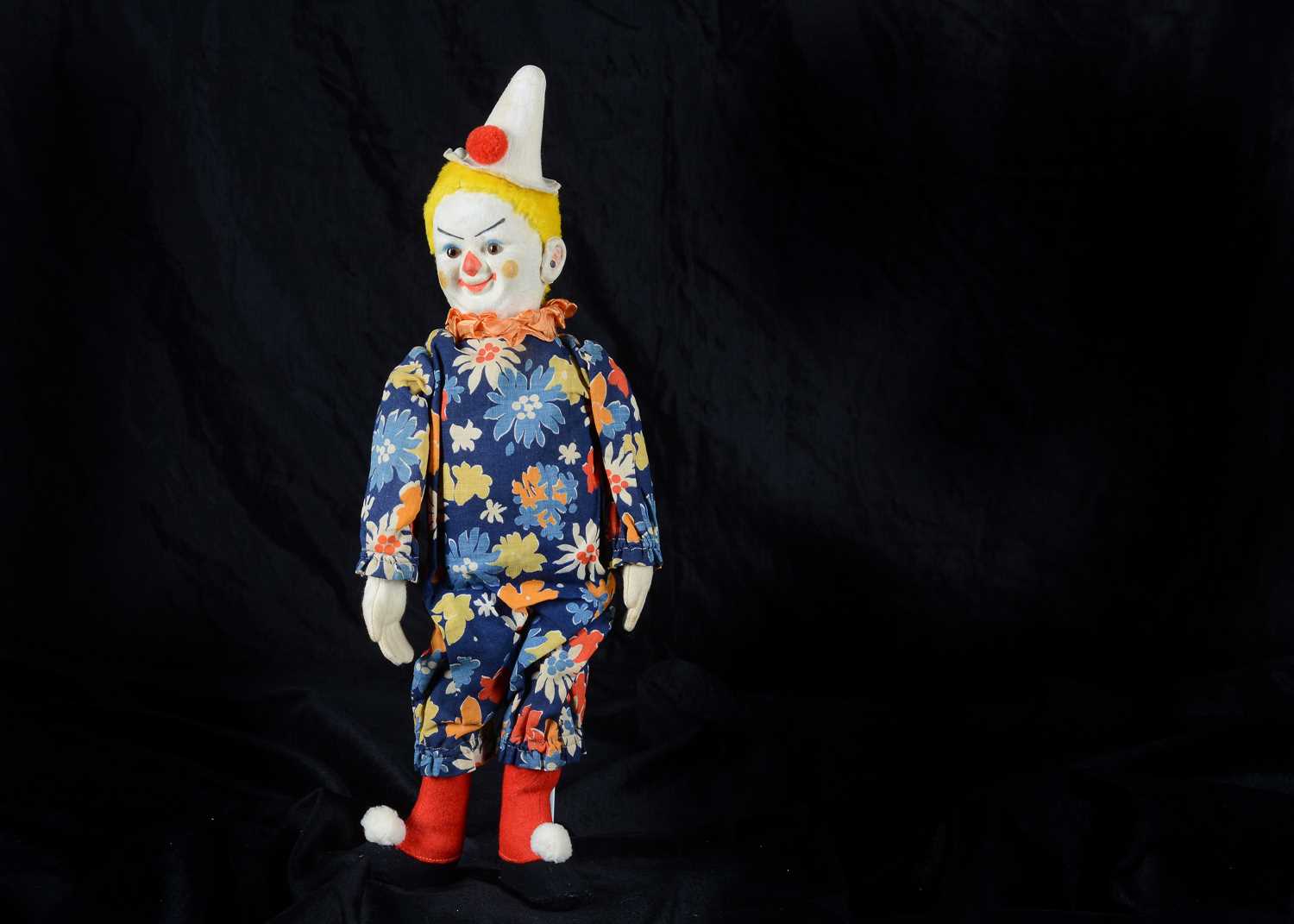 Lot 80 - A rare and fine late 1930s Steiff felt Clown 35