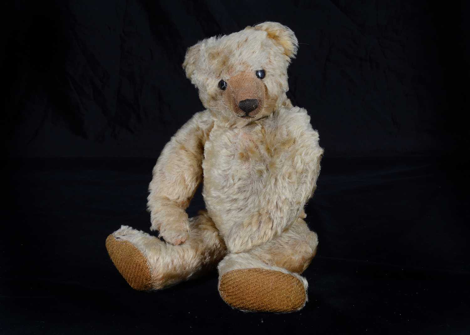 Lot 94 - A Farnell teddy bear, 1910-20