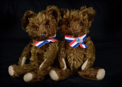 Lot 102 - Buster and Burney Brown, twin Knickerbocker teddy bears, possibly 1930s