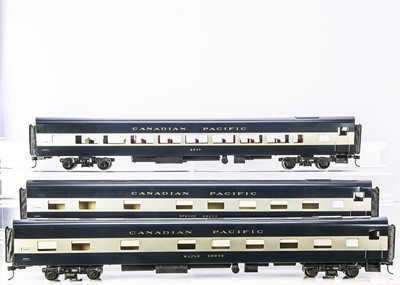 Lot 901 - A rake of three Gauge 1 Canadian Pacific Railway Coaches by 'WrightWay'